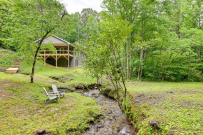 Creekside Cabin in Franklin about 8 Mi to Downtown!